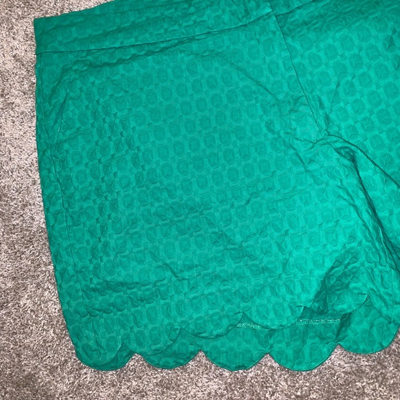 Crown & Ivy Curvy Green Designed shorts size 24W - Picture 6 of 11